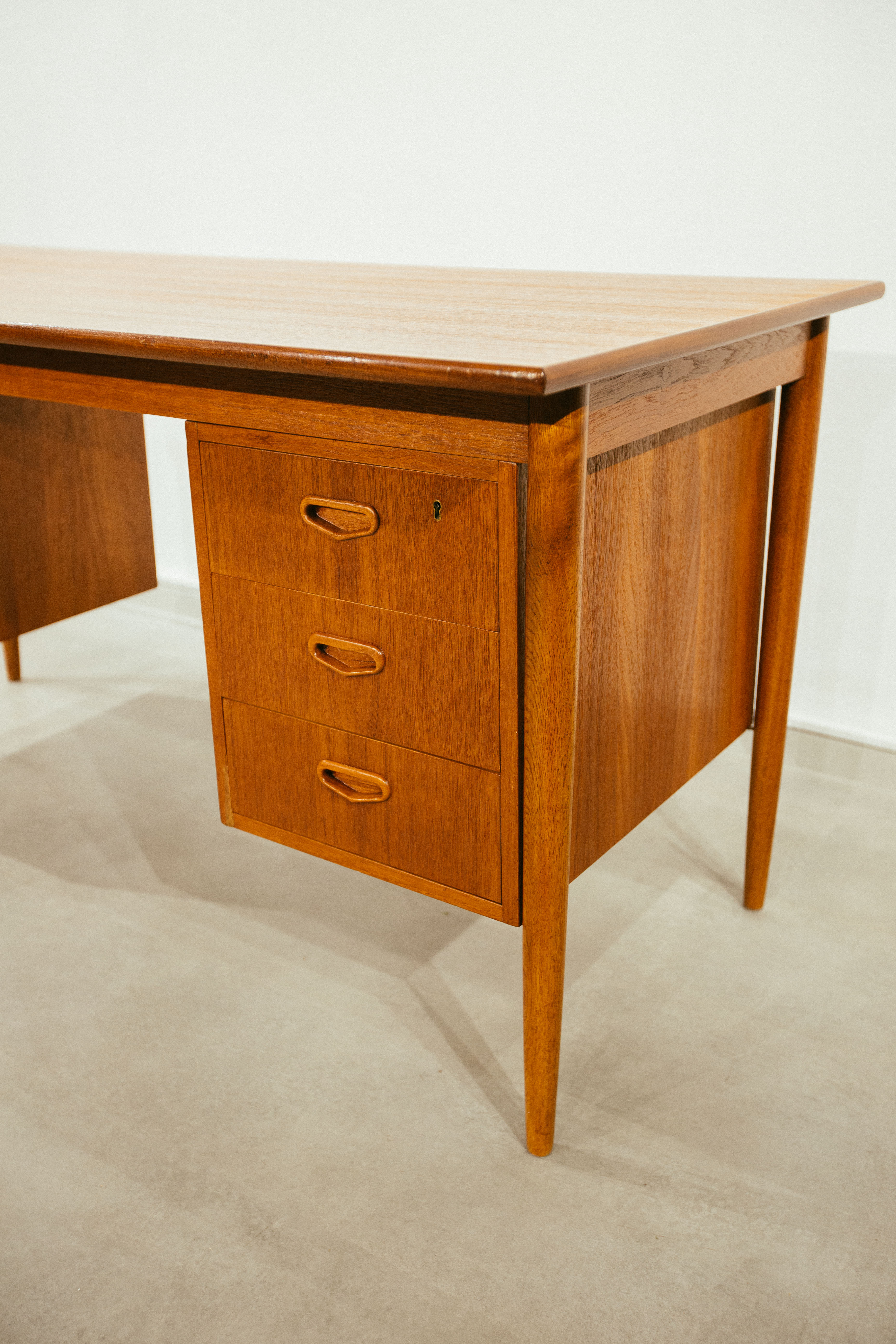 H.P. Hansen Danish Modern Teak yazı masası 